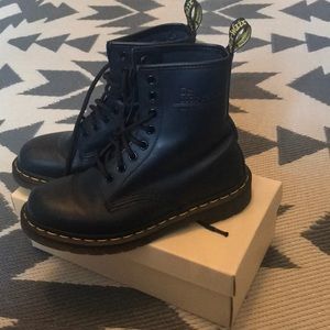 Dr. Martens Classic Navy